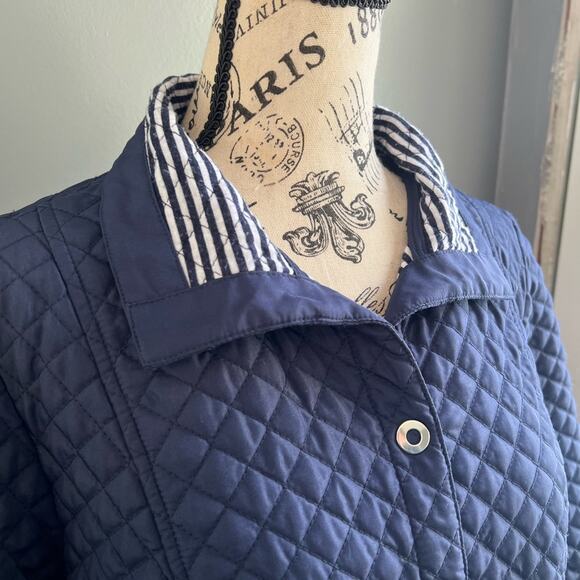 Chico’s dark blue/silver/white quilted snap button collared jacket with pockets - Picture 13 of 16